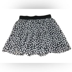 🔥NEW Forever 21 Black and White Floral Mini Skirt